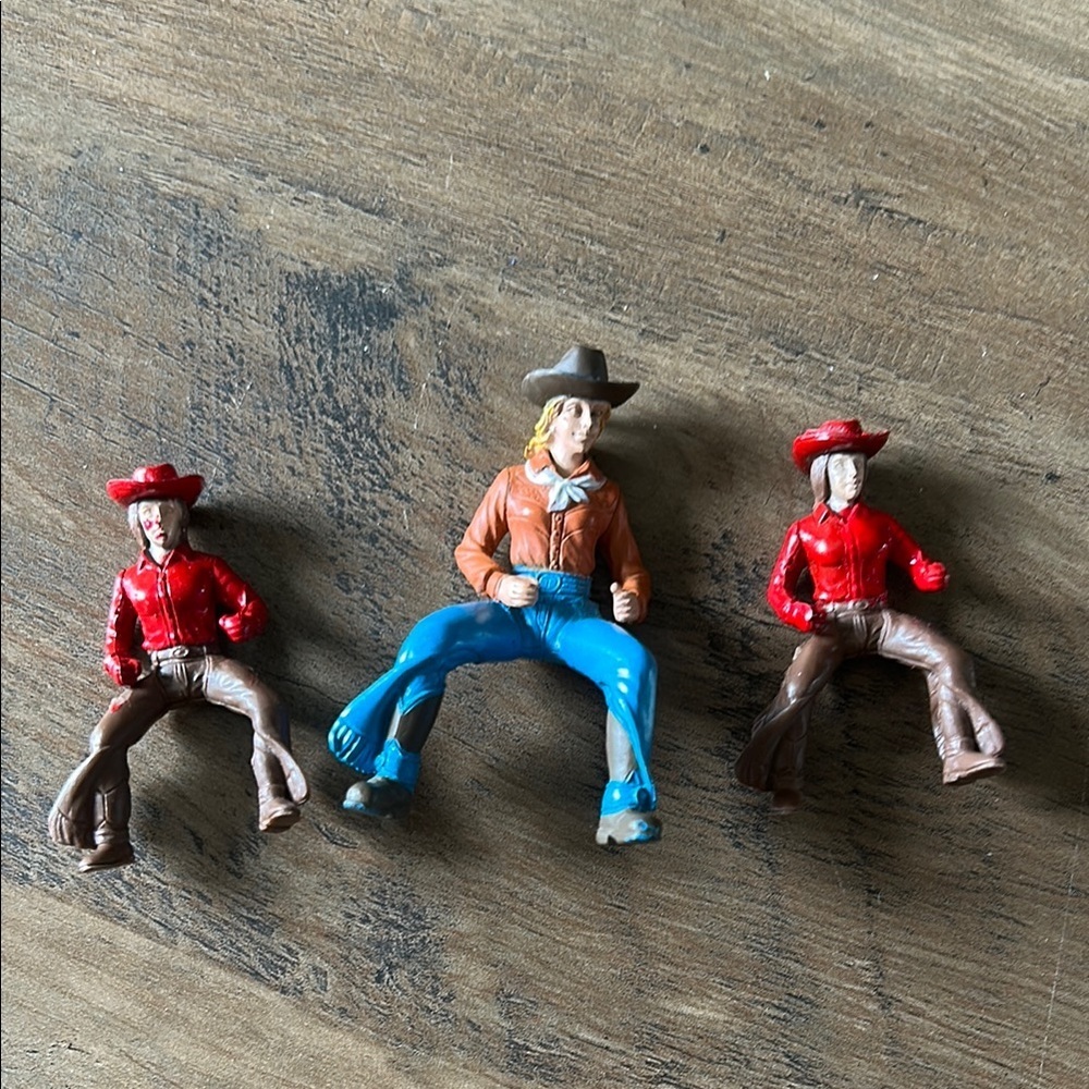 🔥🔥Lot of 3 ⭐️Miniature Cowgirl Plastic Toy Figurine Western Rodeo 2 and 3"